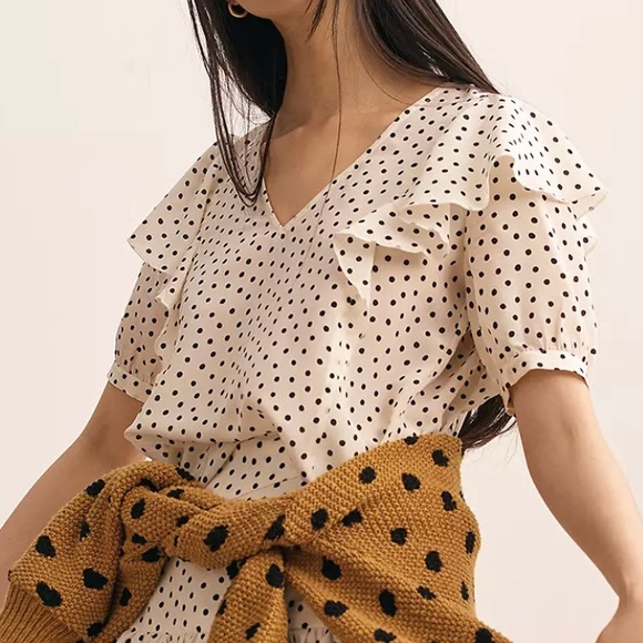 \Madewell\• V-Neck Silk Ruffle Top - Picture 2 of 16